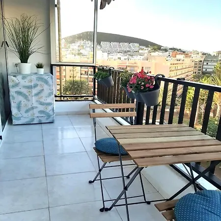 3min To The Beach Charming And Newly Refurbished Apartment.